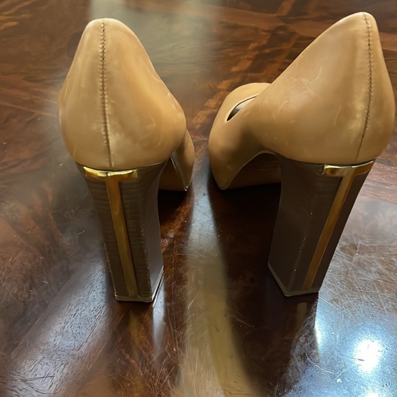 Tory Burch Tan 4.5" Peep-Toe Pumps with Gold Accent on Heel. Women's size 10.5 - Picture 2 of 7